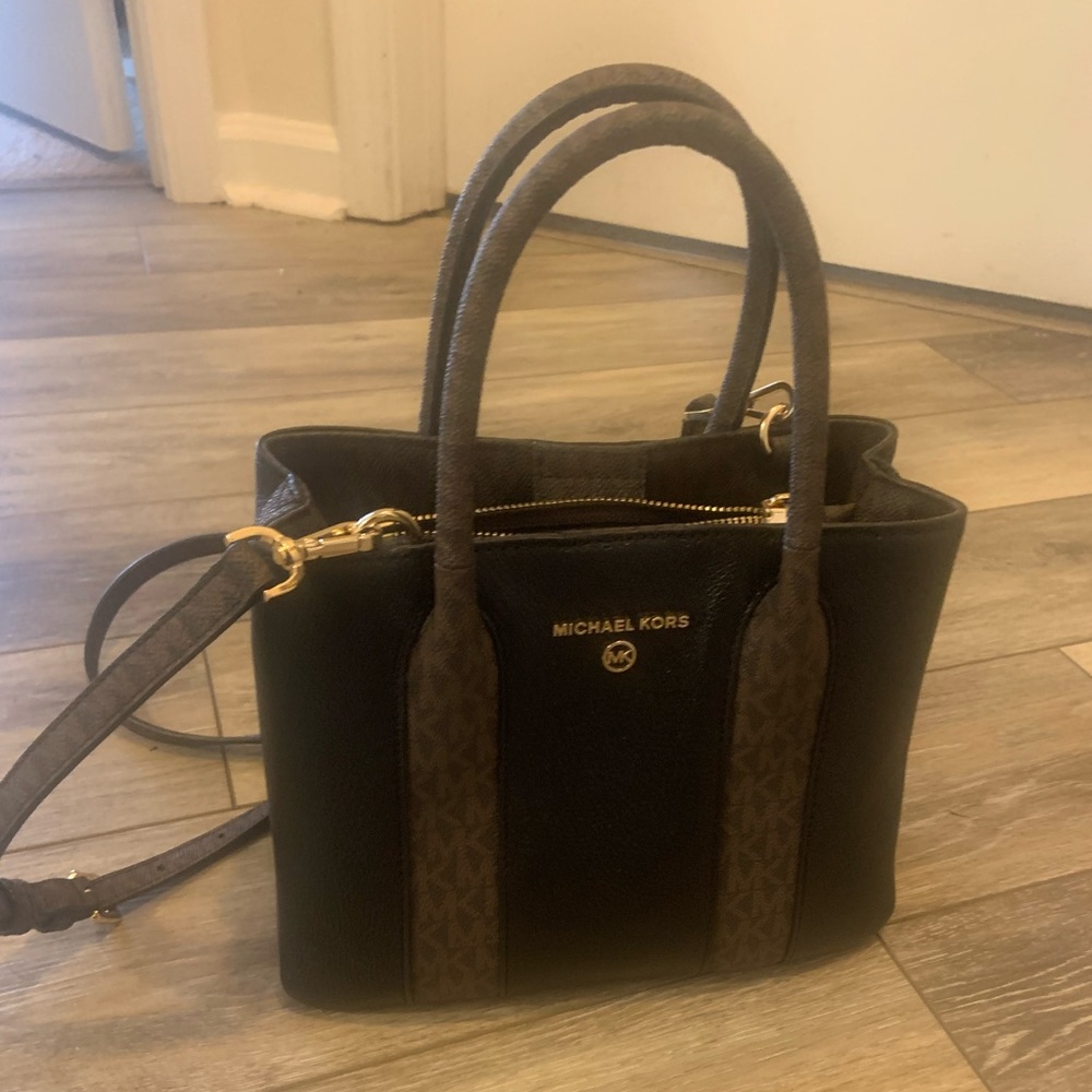 Micheal kors tote. Brand new never used.